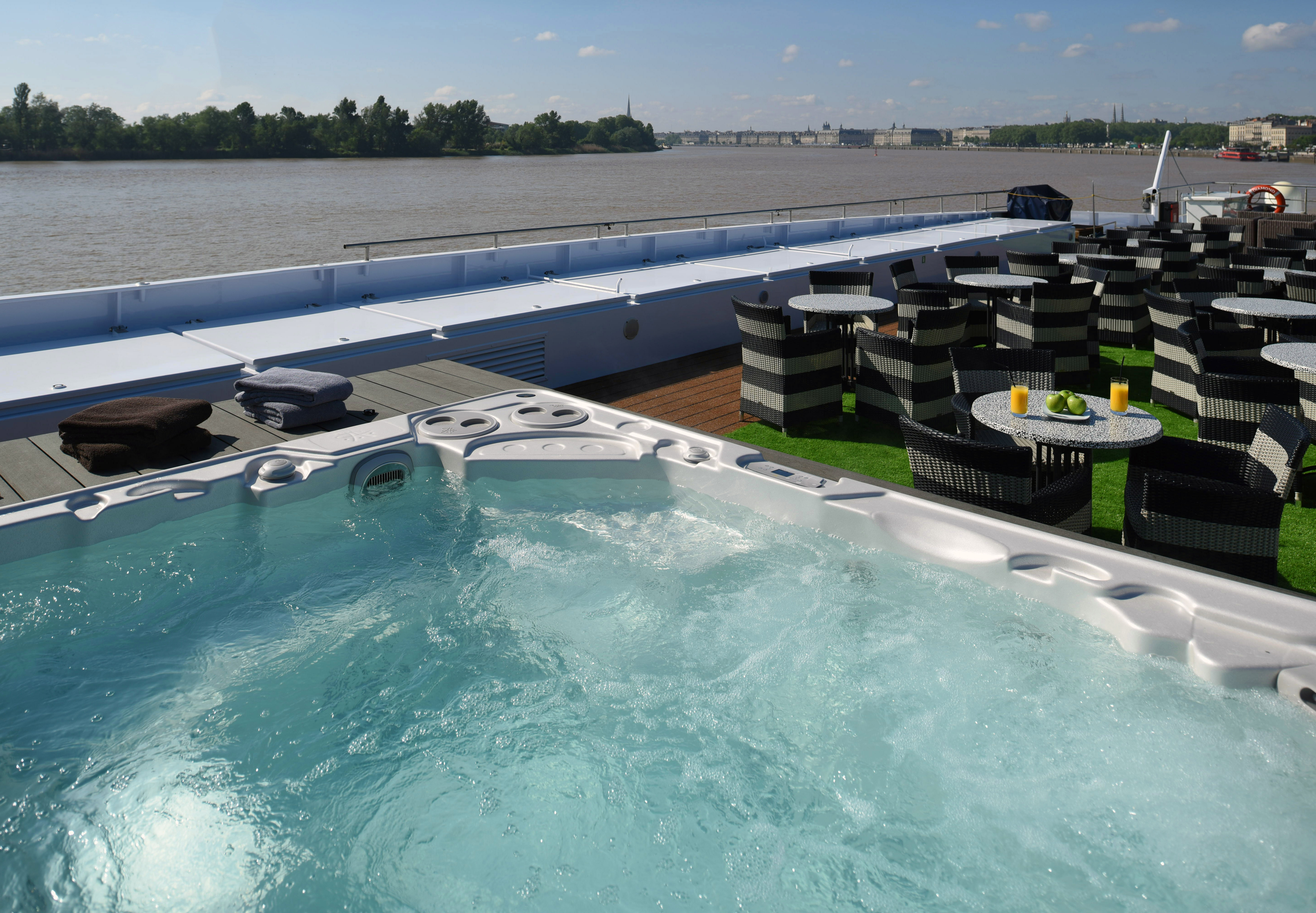 Scenic River Cruises, Scenic Sapphire & Diamond Vitality Pool 2